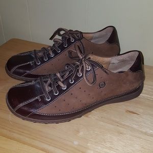 Born 8.5 brown leather lace shoes